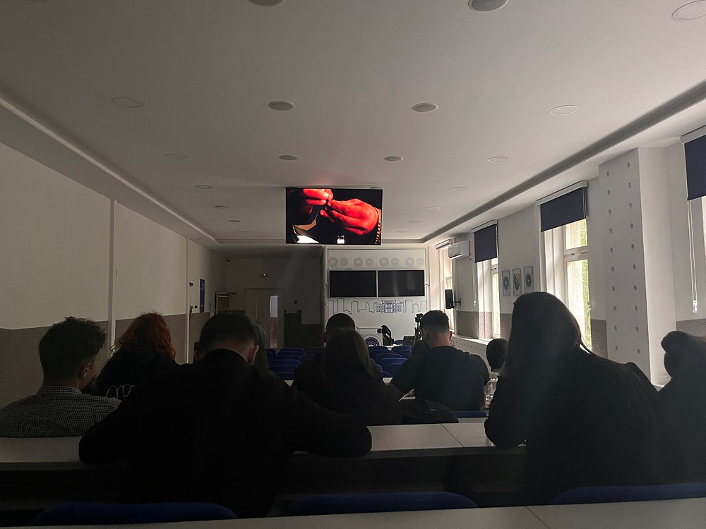 Od gledanja do analize: kako studenti kriminologije koriste dokumentarni film za razumijevanje ovisnosti i dru